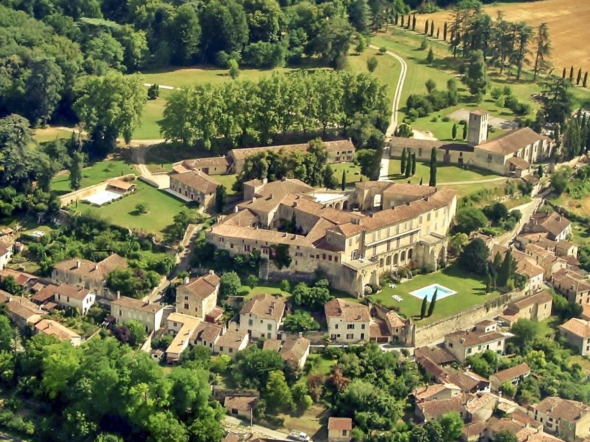 crop_9999_1000_Chateau-Cedre-Dordogne-Olivers-Travel-5