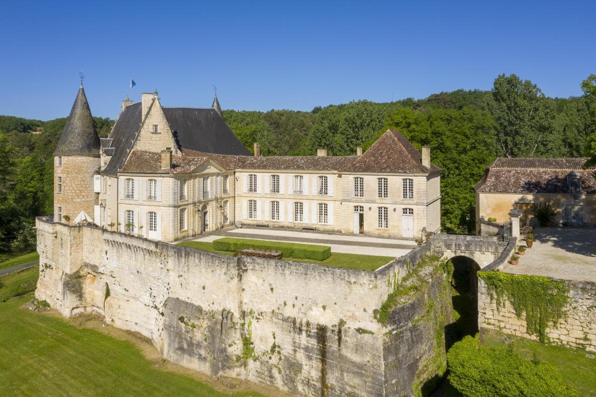 crop_9999_1000_Chateau-La-Moinerie-Dordogne-Olivers-Travels33