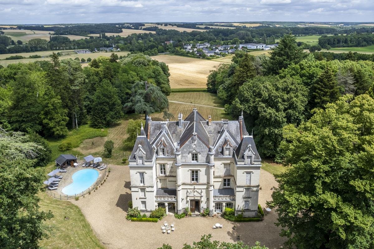 crop_9999_1000_Chateau-Saint-Jean-Loire-Valley-Olivers-Travel-17