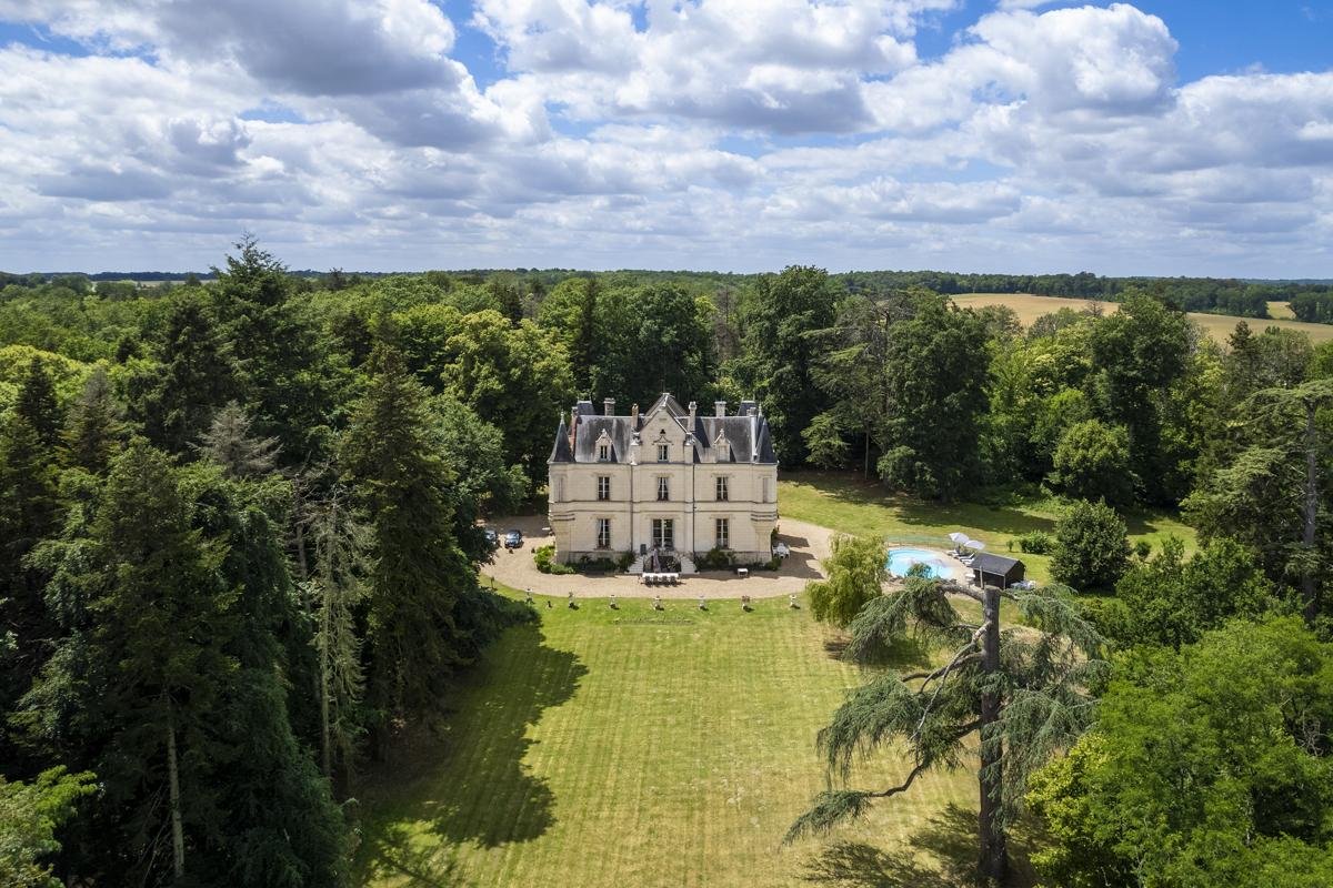 crop_9999_1000_Chateau-Saint-Jean-Loire-Valley-Olivers-Travel-25