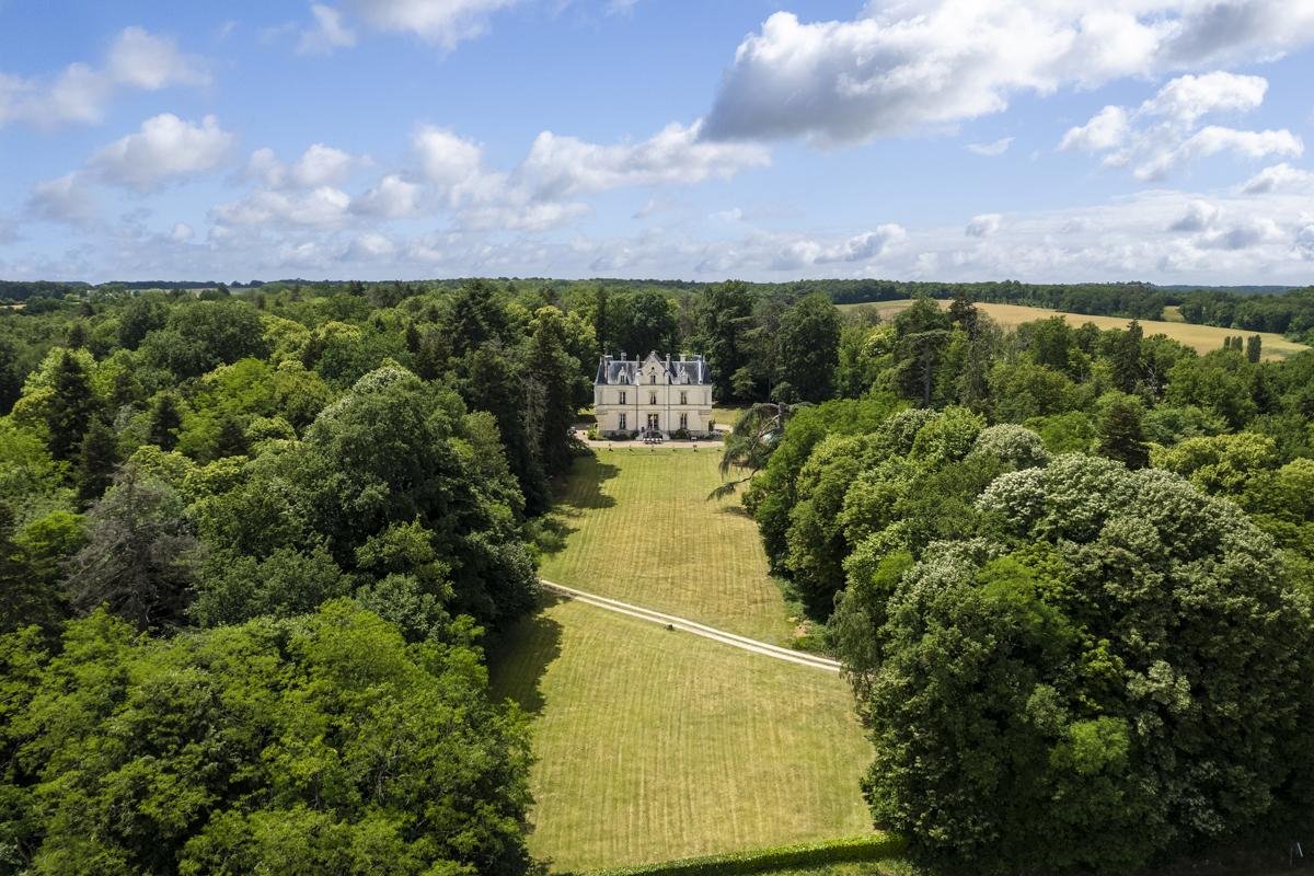 crop_9999_1000_Chateau-Saint-Jean-Loire-Valley-Olivers-Travel-7