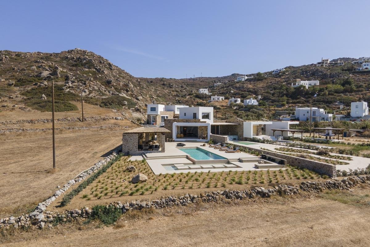 crop_9999_1000_Villa-Aero-Naxos-Olivers-Travels-26