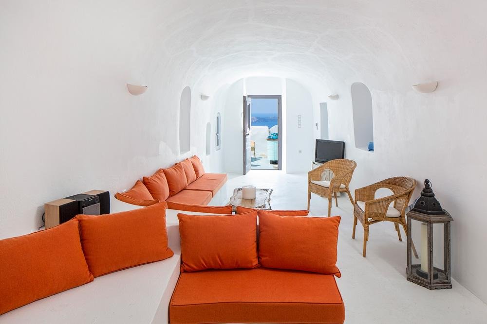 crop_9999_1000_Villa-Mitera-Gi-Santorini-Olivers-Travels-6