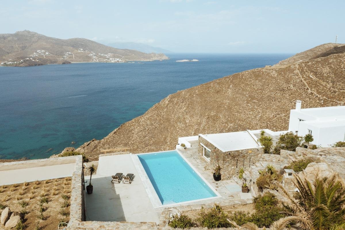 crop_9999_1000_Villa-Mykonos-Roc-Main-Mykonos-Olivers-Travels-1